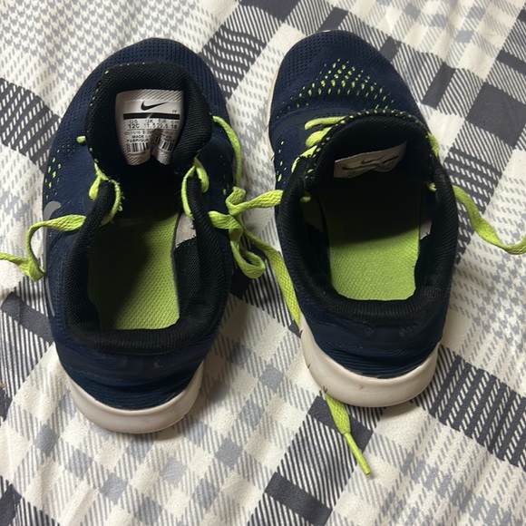 2 size 12 c little boys Nikes, well loved, fair condition - Picture 4 of 11